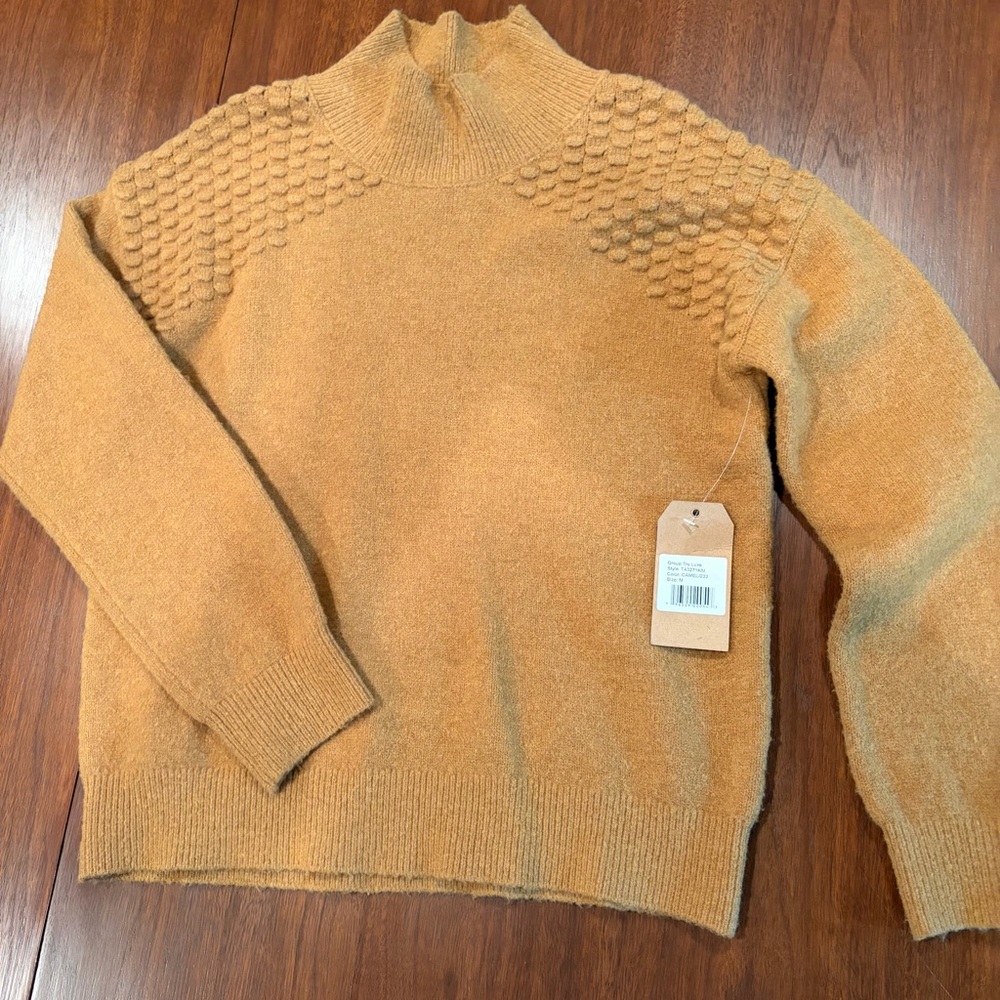 NWT TRUE LUXE JEANS Camel color mock neck sweater!